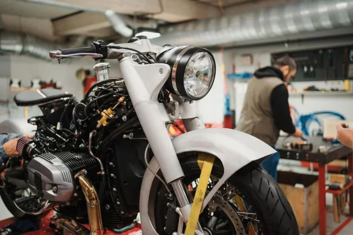 Narzędzia do naprawy motocykli – zobacz jakie sprzęty warto mieć w garażu!