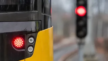 Tramwaje wracają na estakadę. W dwóch miejscach pojawią się światła