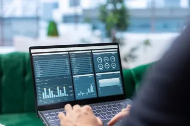 Kiedy warto wdrożyć ERP system w firmie produkcyjnej? Sprawdź, jakie sygnały wskazują na odpowiedni moment