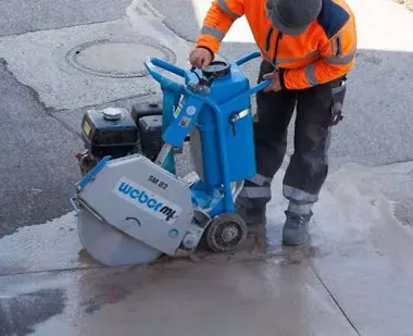 Ręczne kierowanie ruchem na skrzyżowaniu Armii Krajowej i Szpitalnej – szkolenie policji i czasowe utrudnienia