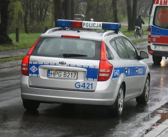 30-latek ukarany mandatem za niebezpieczną jazdę na dachu tramwaju