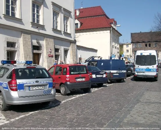 Policjanci z Chorzowa edukują przedszkolaków o bezpieczeństwie podczas wakacji