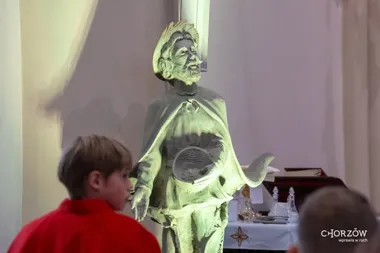 Poświęcono figurkę św. Izydora. Figura stanie przy rondzie w Chorzowie Starym