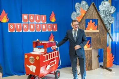 Mali strażacy szkolili się w Chorzowie. Dzieci poznały sygnały alarmowe