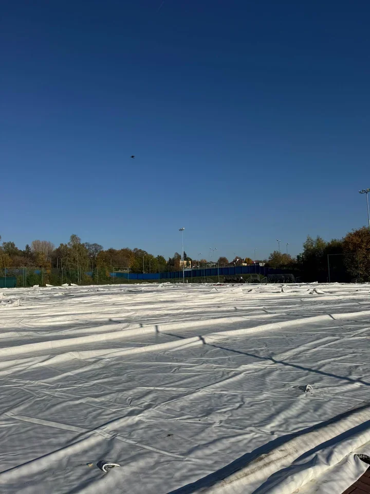 MORiS montuje halę pneumatyczną na Kresach i remontuje siłownię