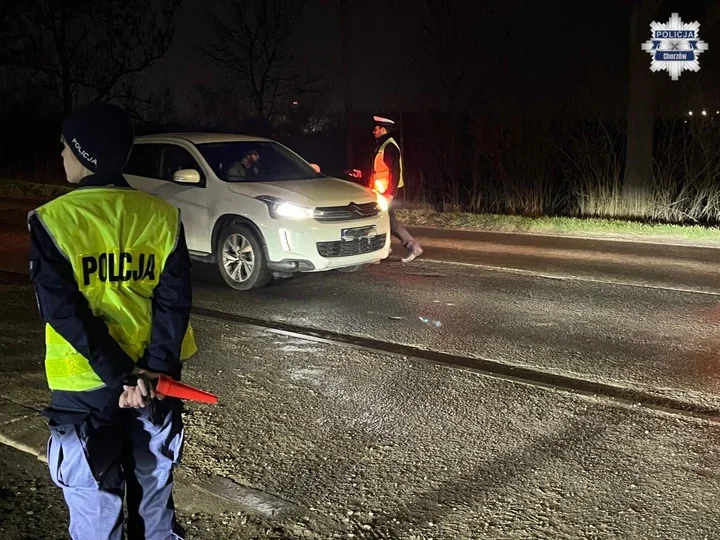 Nocna akcja w Chorzowie wyłapała pijanego kierowcę i dwóch na jednośladach