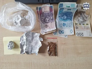 Kryminalni z Chorzowa weszli pod adres i znaleźli narkotyki