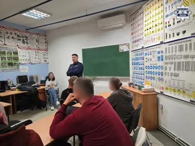 Kursanci w Chorzowie usłyszeli rady policjanta, które mogą zmienić jazdę